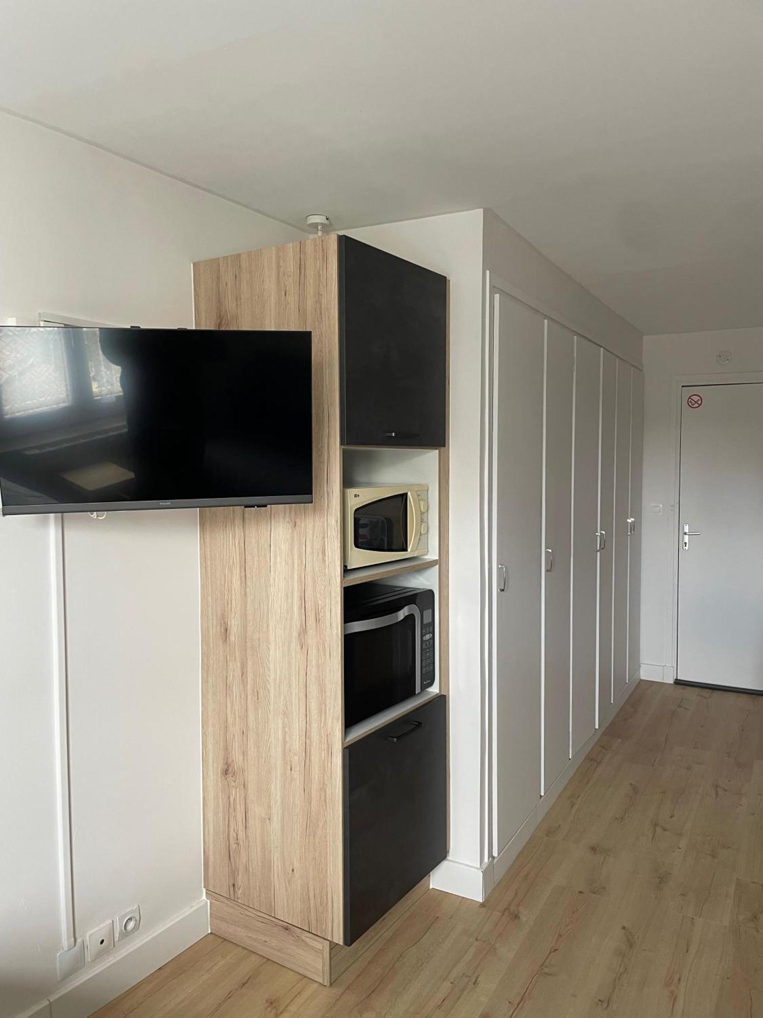 Meuble De Tourisme Dans Parc Arbore 1000M2 - Sejour-La-Roche Eperon La Roche-Posay Room photo