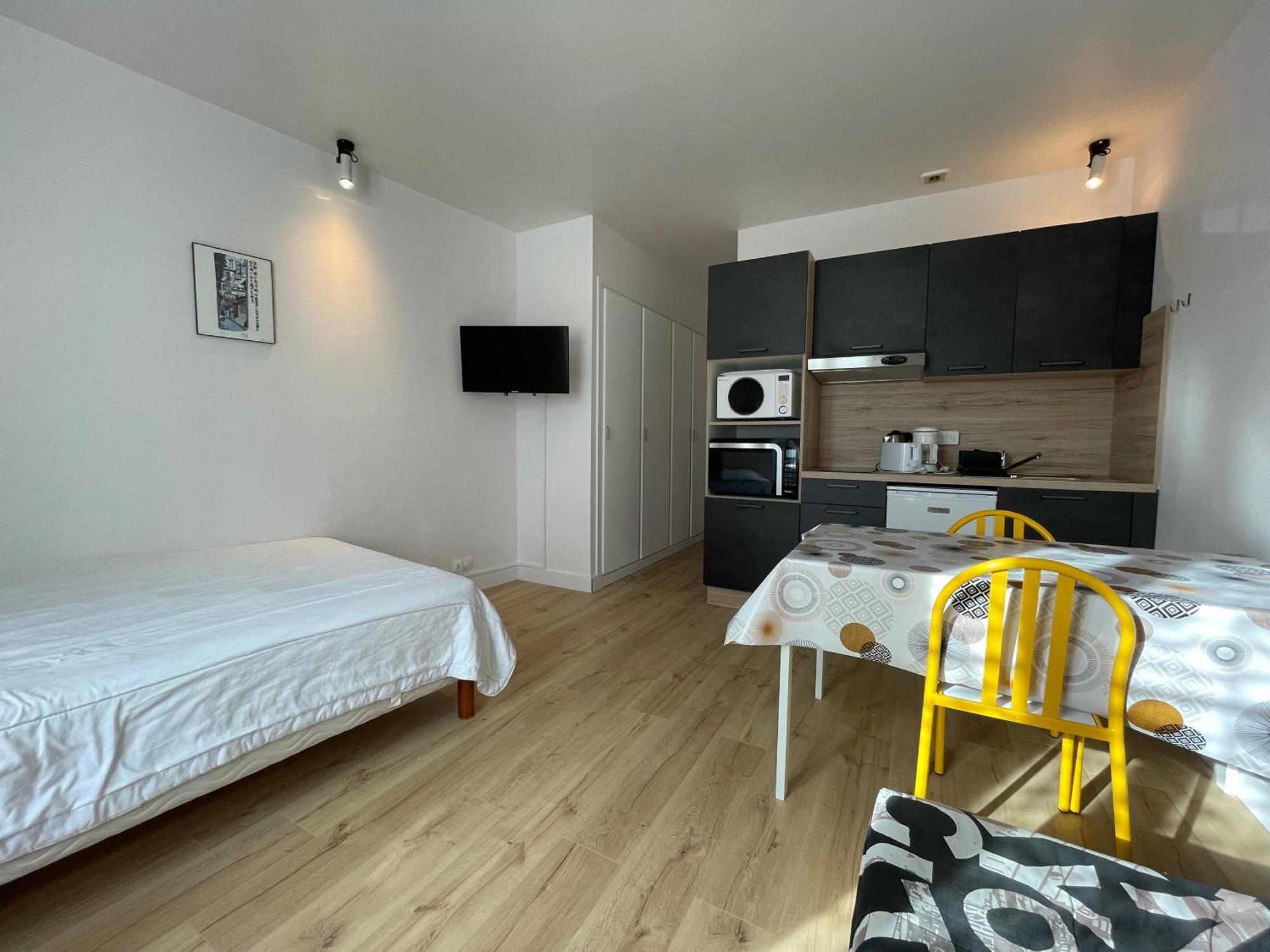 Meuble De Tourisme Dans Parc Arbore 1000M2 - Sejour-La-Roche Eperon La Roche-Posay Room photo